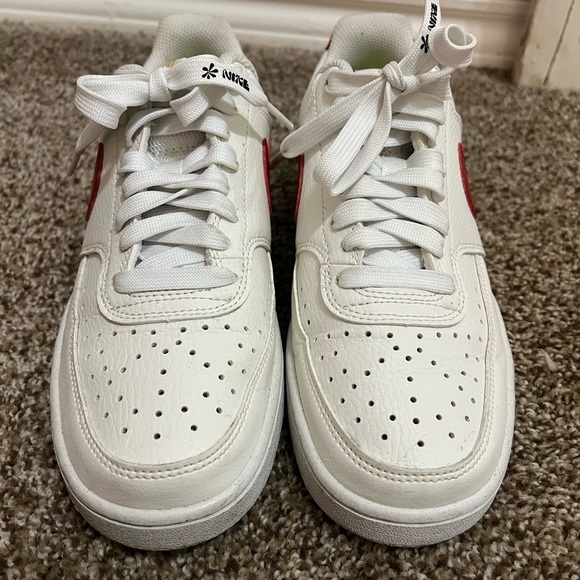 Nike tennis shoes size 7.5 - Picture 2 of 7